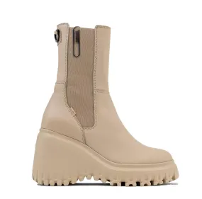 Curvy Chelsea Camel Boots